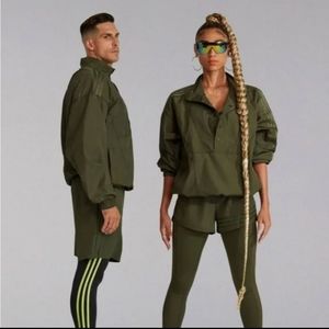 Ivy Park x Peloton windbreaker green